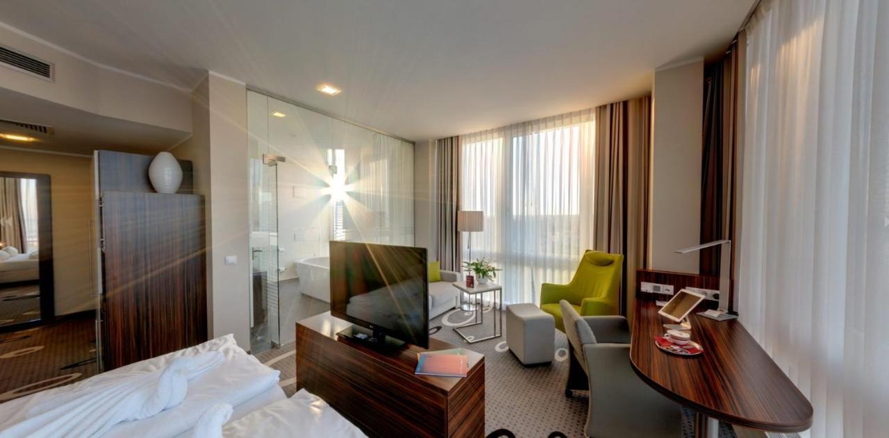 Business-Hotel Artes Кемниц Екстериор снимка