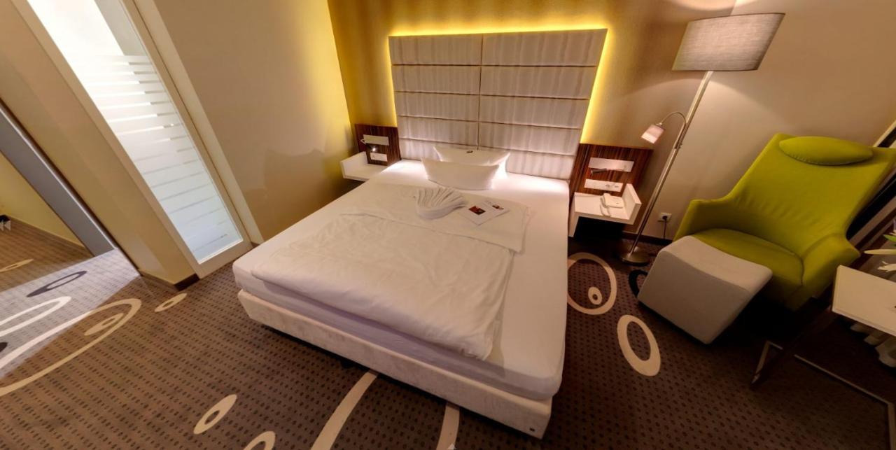 Business-Hotel Artes Кемниц Екстериор снимка