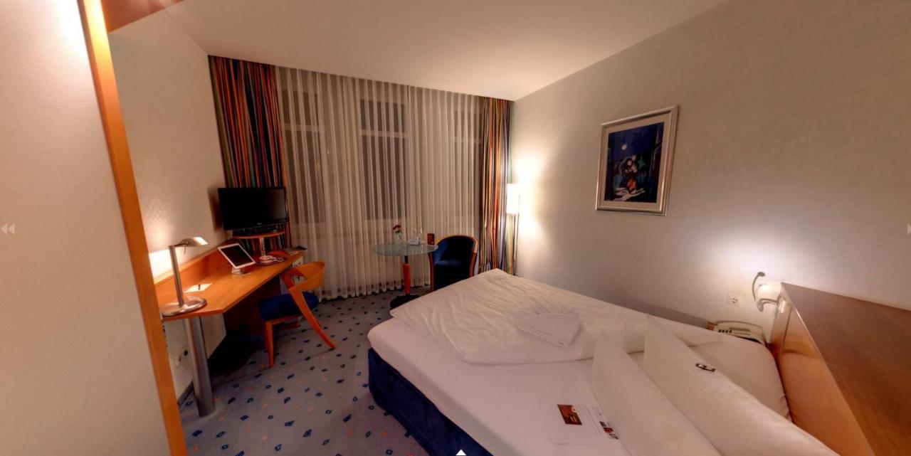 Business-Hotel Artes Кемниц Екстериор снимка