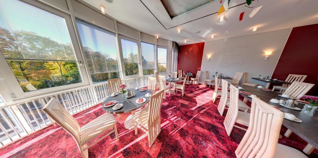 Business-Hotel Artes Кемниц Екстериор снимка