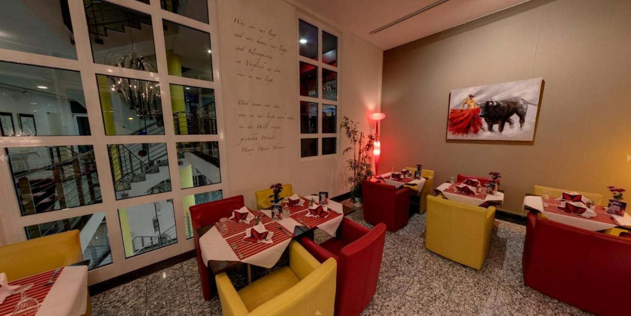 Business-Hotel Artes Кемниц Екстериор снимка