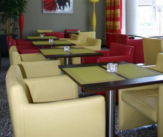 Business-Hotel Artes Кемниц Екстериор снимка