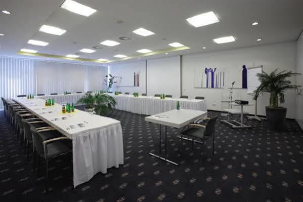 Business-Hotel Artes Кемниц Екстериор снимка