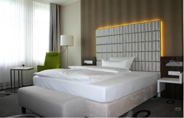 Business-Hotel Artes Кемниц Екстериор снимка
